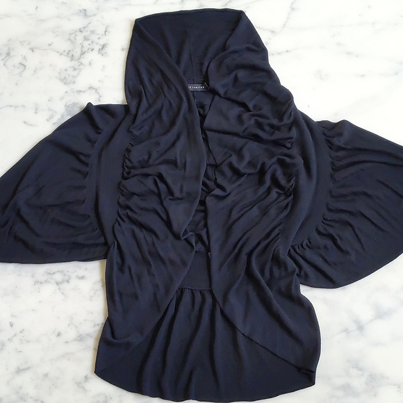 NWOT. The Limited 100% Rayon Short Sleeve Loose Fit Open Front knit Top w/design - Picture 5 of 6